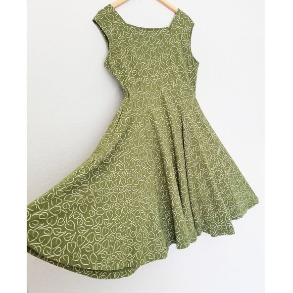 Effie's Heart Green Midi Dress with White Leaf Pattern - Picture 8 of 15